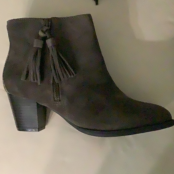 Vionic, suede bootie - Picture 2 of 4